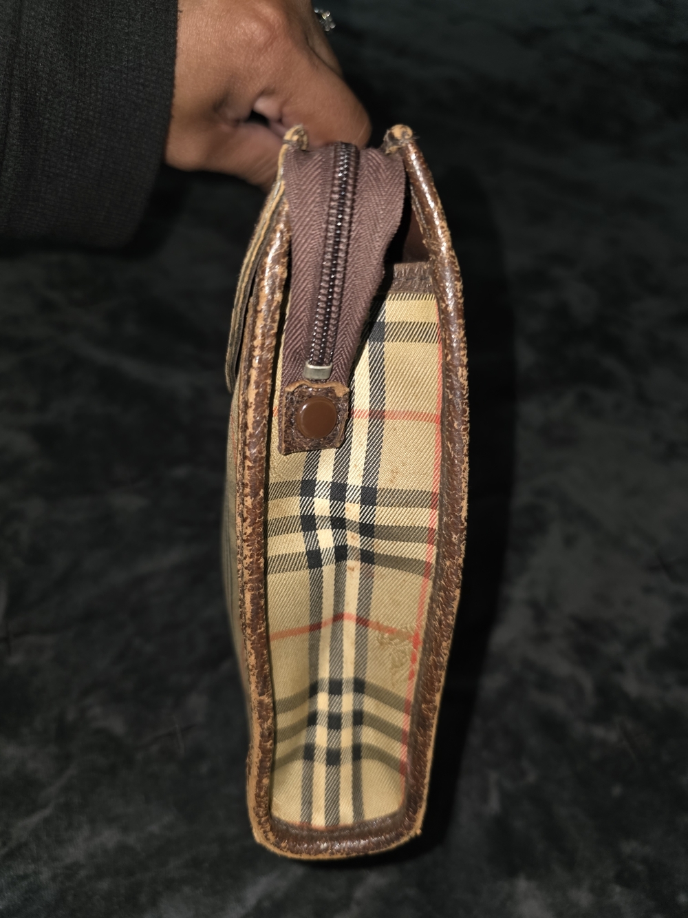 Burberry's Vintage Classic Beige Check Pouch with Brown Leather Flap - Picture 8 of 11